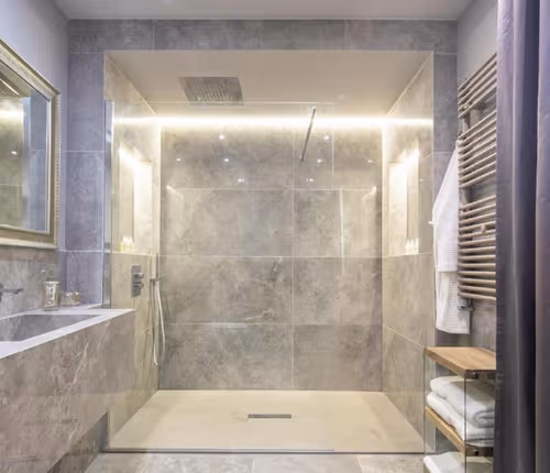 Exclusive Florence Getaway with Jacuzzi, Terraces & Concierge Services