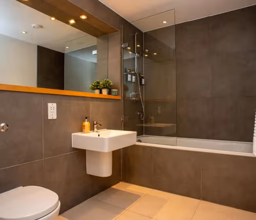 Luxury High-rise w/ Skyline Views