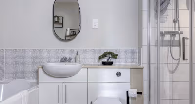 Contractor Stay Hatfield | Free Parking | Sleeps 4