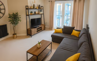 Contractor Stay Hatfield | Free Parking | Sleeps 4