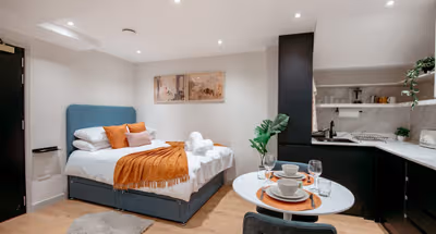 The Lindenstone 6