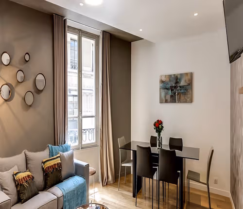 A BIT OF GLAMOUR NEXT TO SAINT PHILIPPE DU ROULE