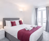 Thames Edge Apartment near LHR Airport - Staines