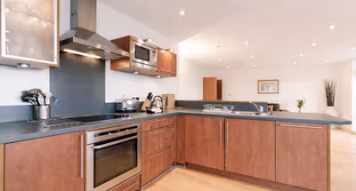 Thames Edge Apartment near LHR Airport - Staines