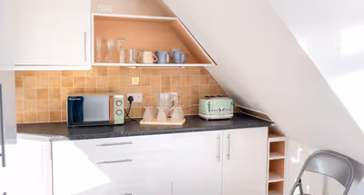 Boho Flat, Sleeps 8, Near Beach