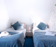 Boho Flat, Sleeps 8, Near Beach