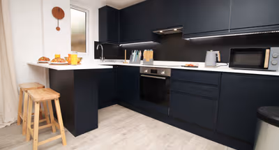 Bournemouth beach apartment-Sleeps6/ Private Garden