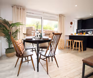 Bournemouth beach apartment-Sleeps6/ Private Garden