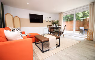 Bournemouth beach apartment-Sleeps6/ Private Garden