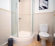 Stylish Flat 5 mins from Beach! Sleeps 6- Free Gym