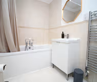 Stylish Flat 5 mins from Beach! Sleeps 6- Free Gym