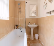Alice Street Retreat - 1BR Sleeps 4 Street Parking