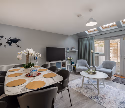 Stunning 4BR Home | Woodford Green | Driveway