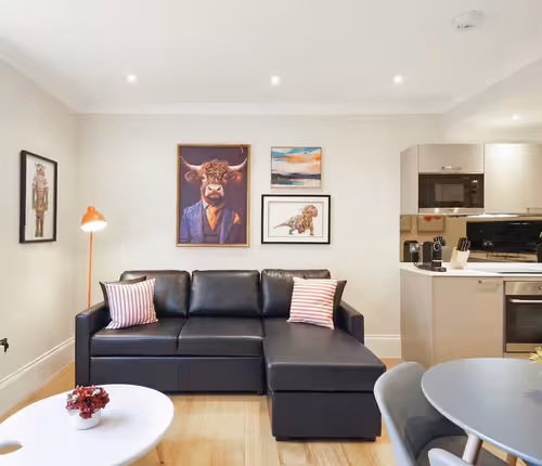 Stylish Flat in Piccadilly Circus & Soho - Zone 1