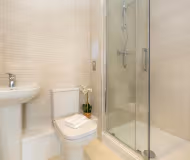 Modern 2 Bed Nr Heathrow | Parking