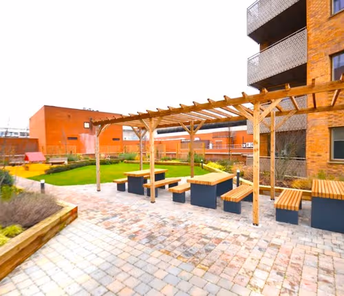 Modern 2 Bed Nr Heathrow | Parking