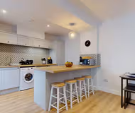 Donald Street 2F 1BR