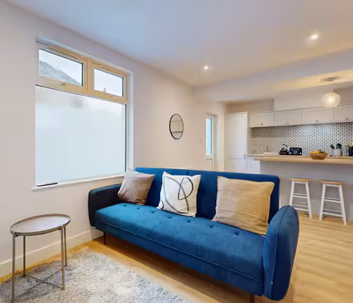 Donald Street 2F 1BR