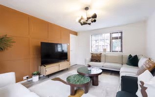 Nunney Close Flat10 5BR