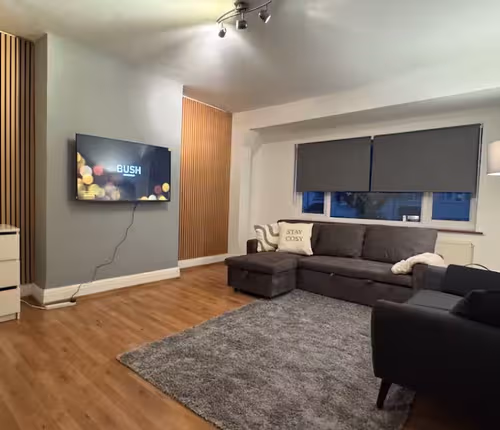 Mill Hill, spacious 4-Bed Flat near train station