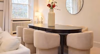 Hyde Park Square Classic