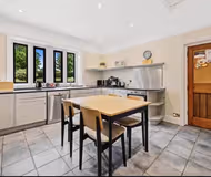 Lower Lodge Retreat Country House with Parkland Views