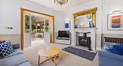 Lower Lodge Retreat Country House with Parkland Views