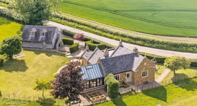 Lower Lodge Retreat Country House with Parkland Views