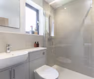 Nunney Close Flat12 5BR