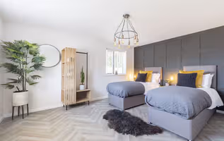 Nunney Close Flat12 5BR