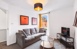 Central Horsham 5BR Home | Parking | Pets Allowed