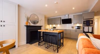 The Paddington Flat - Modern 2 Bdr with Patio