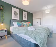 Spacious 4 Bed Home | Perfect for Groups l Parking