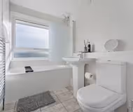 Spacious 4 Bed Home | Perfect for Groups l Parking