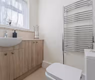 Spacious 4 Bed Home | Perfect for Groups l Parking