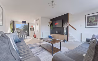 Spacious 4 Bed Home | Perfect for Groups l Parking