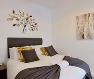 Charming 2-Bedroom Apartment with Netflix & Wi-Fi