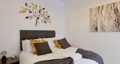 Charming 2-Bedroom Apartment with Netflix & Wi-Fi