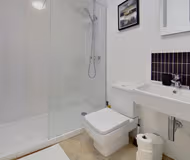 Charming 2-Bedroom Apartment with Netflix & Wi-Fi