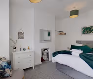 Charming 2-Bedroom Apartment with Netflix & Wi-Fi