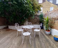 Charming 2-Bedroom Apartment with Netflix & Wi-Fi