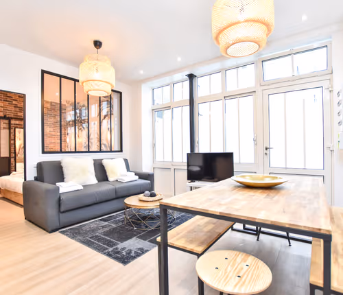 Rue Marguerite de Rochechouart Serviced Apartment