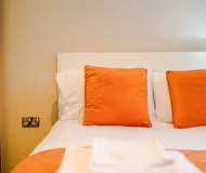 Stylish 2-Bed Apartment in Altrincham | Free Parking | Sleeps 4