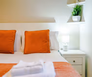 Stylish 2-Bed Apartment in Altrincham | Free Parking | Sleeps 4