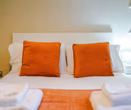 Stylish 2-Bed Apartment in Altrincham | Free Parking | Sleeps 4