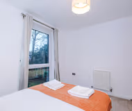 Stylish 2-Bed Apartment in Altrincham | Free Parking | Sleeps 4