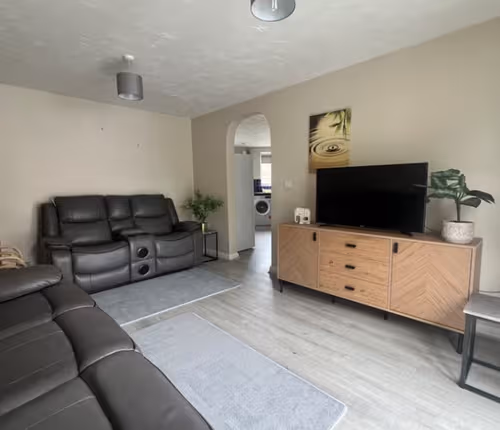 Spacious 5 Beds | 3 Bed House | Leeds-Bradford
