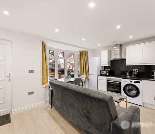 Spacious 1 Bed in Perivale, London
