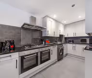 Large 4-Bed Brixton House - Parking Garden & Wi-Fi