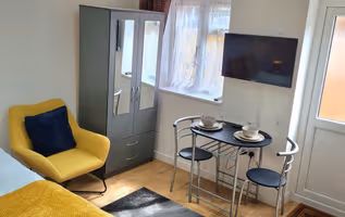 Slough Central High St Studio 1 double or 2 single